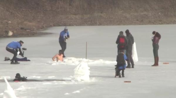 un barbat din cehia a batut recordul mondial la inot pe sub gheata video