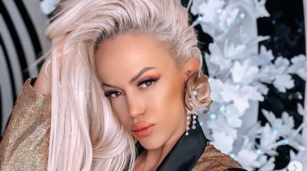 anda adam fotografia care a incins internetul s a pozat cu sanii goi in vazul tuturor