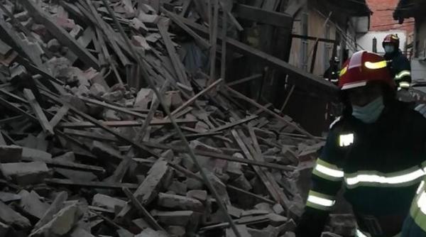 explozie puternica in timisoara imobil prabusit peste o persoana salvatorii intervin