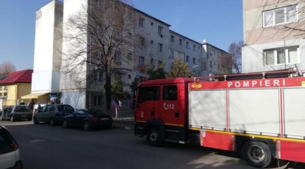 la un pas de o tragedia 20 de adulti si doi copii evacuati dintr un bloc inundat cu gaz