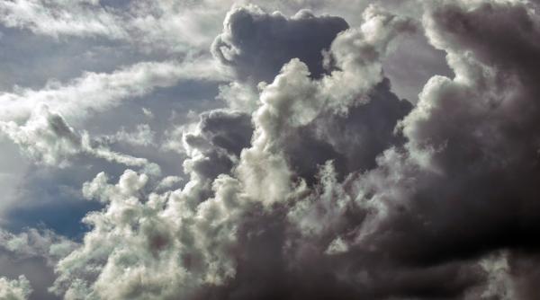 norii cunulonimbus perfecti pentru vreme extreme cum intervine anm gabriela bancila spune conditiile