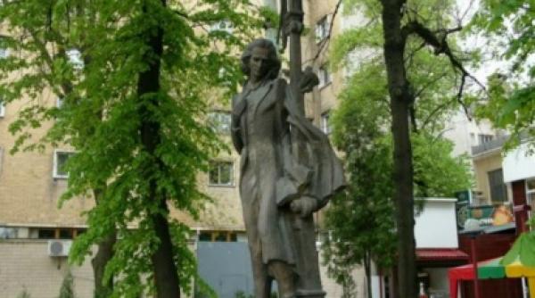 un scuar din cernauti a fost denumit mihai eminescu