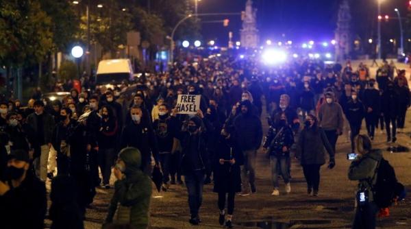 barcelona noi proteste dupa arestarea rapper ului pablo hasel video