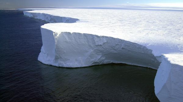 un aisberg de dimensiunea londrei s a rupt in antarctica