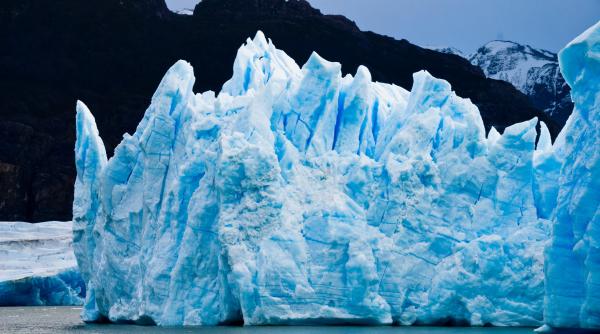 un iceberg urias s a desprins de antarctica