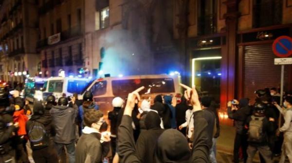 noi incidente violente la barcelona dupa arestarea rapper ului pablo hasel