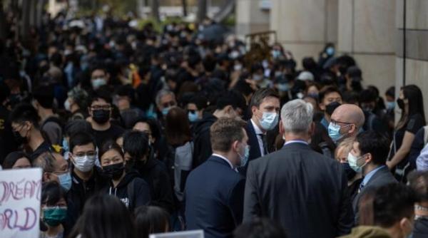 sute de protestatari adunati in fata tribunalului din hong kong 47 de activisti judecati
