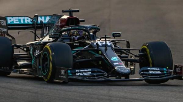 lewis hamilton vrea sa devina campion mondial din nou inca iubesc ceea ce fac