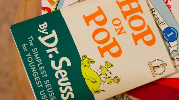 sase carti pentru copii scrise de dr seuss scoase de pe piata pe motive de rasism si stereotipuri