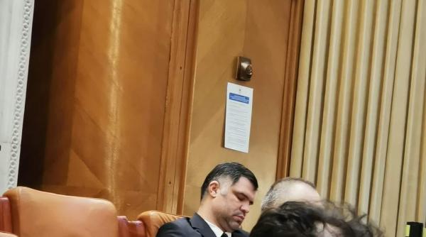 filip havarneanu deputat usr amenintat de daniel ghita cu bataia dupa ce l a fotografiat dormind in parlament