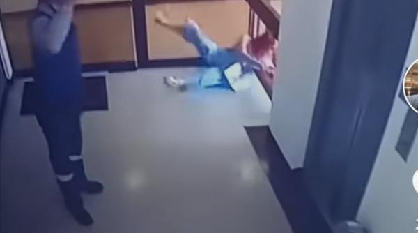 o mama si a salvat copilul in ultima secunda imaginile care iti taie respiratia video