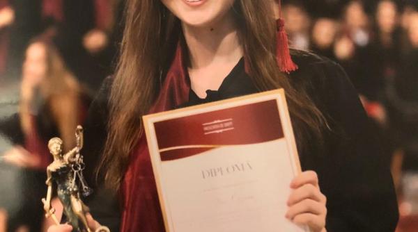 fiica lui emil boc da lectii de drept pe tiktok are 190 000 de urmaritori