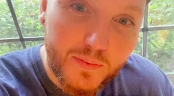 james arthur regreta ca a spus ca relatia cu rita ora l a transformat intr un dependent de sex