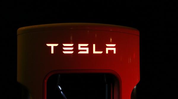bloomberg tesla trebuie sa strapunga piata auto din europa