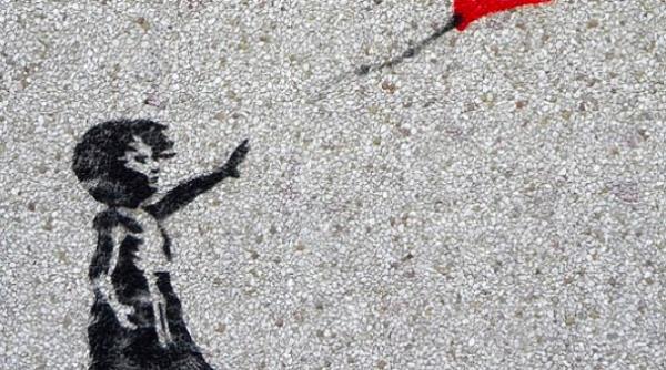 artistul banksy liciteaza o pictura pentru peste 3 milioane de lire banii vor fi donati sistemului sanitar