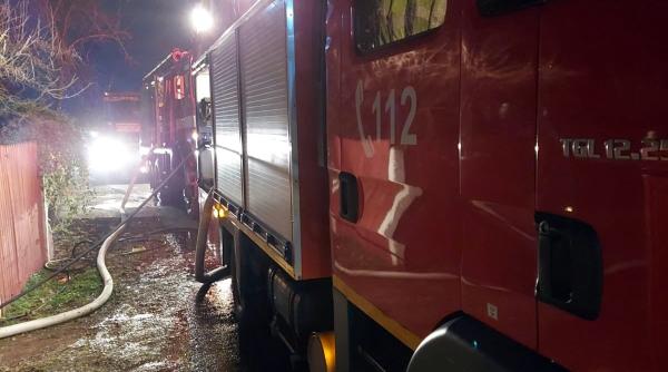 incendiu violent intr un bloc din gaiesti 50 de oameni au fost evacuati