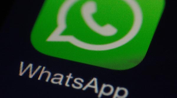 whatsapp schimba modul in care permite google drive si icloud sa stocheze conversatiile
