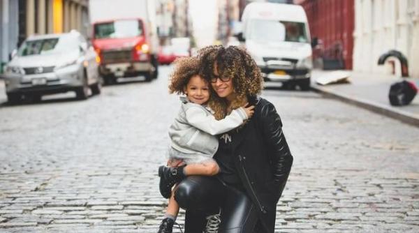 ziua mamei nu e azi 8 martie e in mai