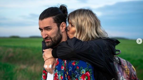 gina pistol a nascut smiley a facut anuntul este perfecta primele ore din cea mai frumoasa poveste