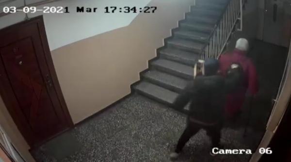 batrana atacata in scara unui bloc din capitala cum au actionat faptasii video