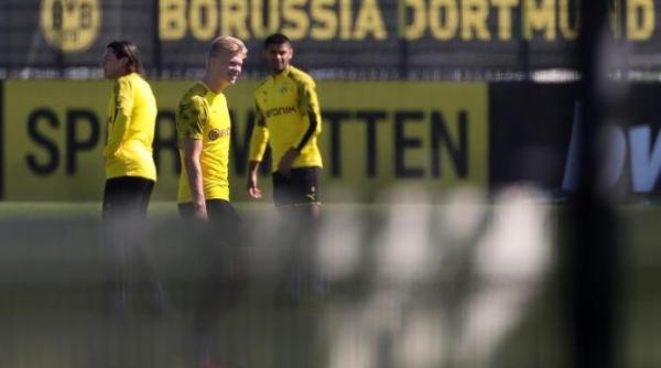 borussia dortmund calificata in sferturile ligii campionilor dupa 2 2 cu sevilla video rezumat