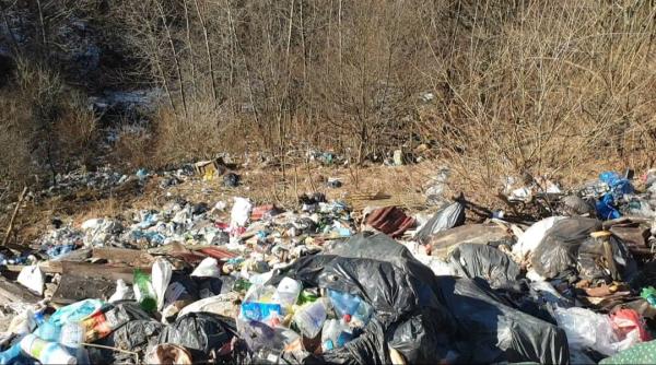 cantitati impresionante de deseuri pe un rau din judetul cluj