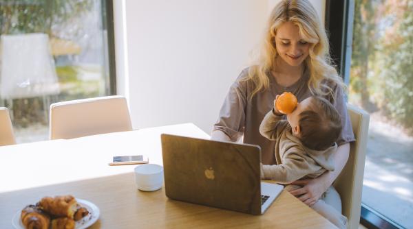 stimulent reinsertie mai multi bani pentru parintii care revin la serviciu mai devreme de 6 luni de la nasterea copilului