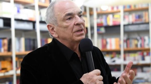 gabriel liiceanu atac sinucigas la mircea dinescu isi pune singur mana in cap