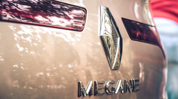 renauld vinde actiunile de la daimler cu un miliard de euro