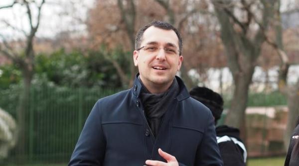 scandalul datelor pentru vaccinare  consilierul lui voiculescu  intrebarea cheie pe care a evitat o