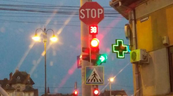 semafor verde intermitent la dreapta cine are prioritate si cine greseste titi aur explicatii pentru toti soferii