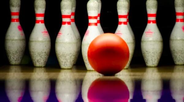 videoclipul zilei filmat de o drona intr o sala de bowling