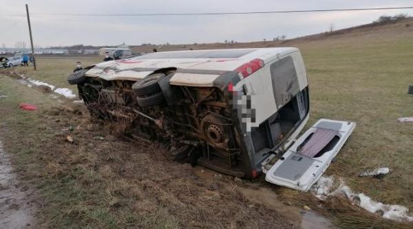 accident arges soferul autoturismului care a intrat intr un microbuz era beat cinci raniti