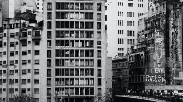 apartamenul secret din new york o locatara a unui bloc a descoperit un apartament abandonat in spatele unei oglinzi