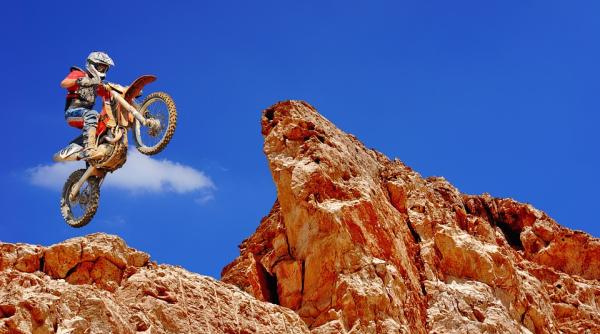 cand ii bat pe baieti nu le place o adolescenta de 16 ani din zimbabwe este campioana nationala la motocross