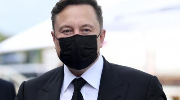 elon musk renunta la titlul de ceo al tesla pentru denumirea de regele tehnologiei