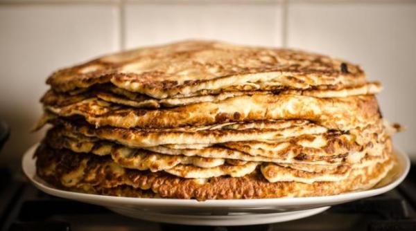 reteta clatite de post fara lapte si fara oua ies pufoase si delicioase