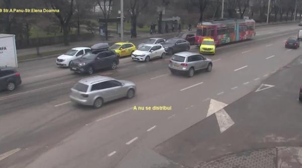 accident in lant cu 6 masini si un tramvai in iasi mai multe persoane sunt ranite