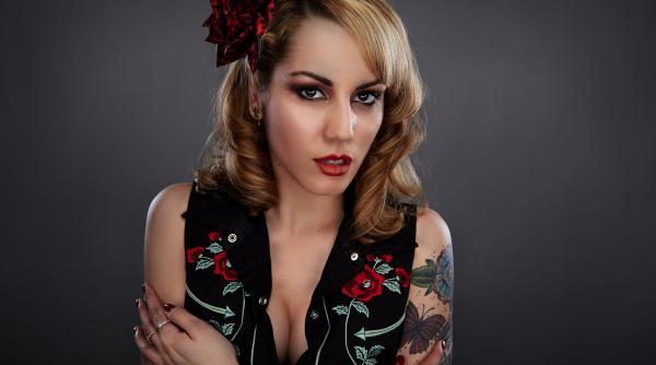 o rusoaica a pierdut custodia celor trei copii ai sai din cauza tatuajelor imorale