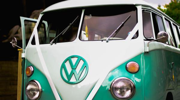 volkswagen vrea sa construiasca sase fabrici de baterii electrice in europa