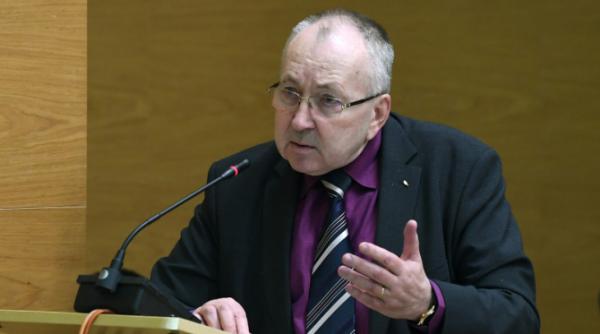 emilian imbri cine e adina alberts un nimeni in lumea medicala