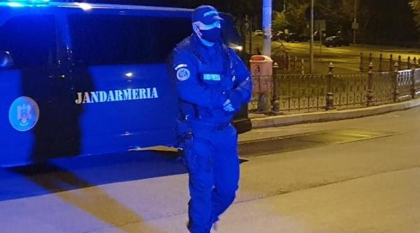barbat batut pe strada dupa ce i a atras atentia unei persoane ca nu purta masca de protectie jandarmii au intervenit