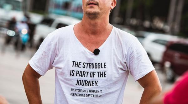 mama lui razvan fodor pe masa de operatie la 70 de ani inca nu s a lasat de parkour patru suruburi si o placuta de titan