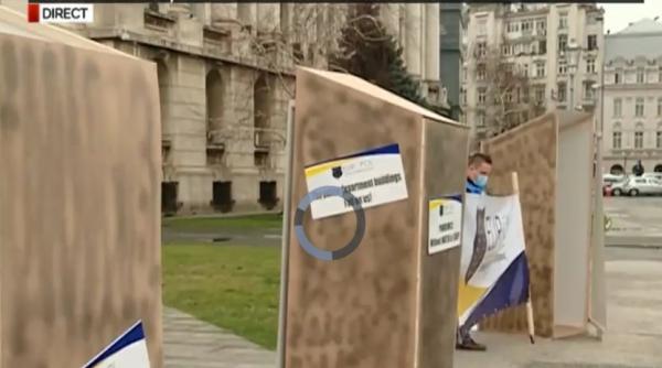 protest cu toalete in fata ministerului de interne cosmin andreica