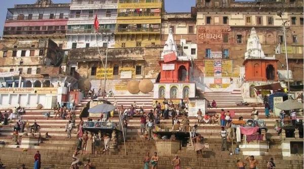 reciclarea florilor din gance o masura luata de localnici pentru a curata raul sfant