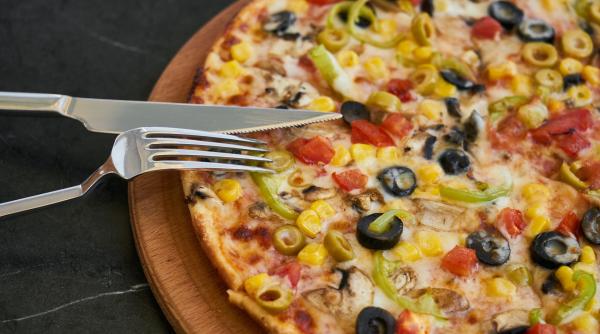 pizza cu aluat de clatite cea mai simpla reteta pentru weekend
