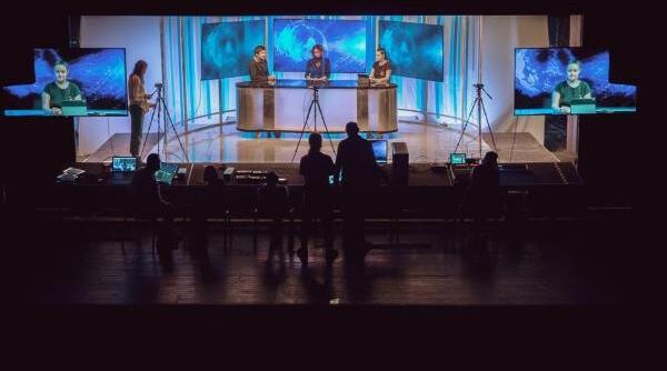 ziua z premiera inedita la teatrul de stat constanta elemente teatrale si cinematografice imbinate