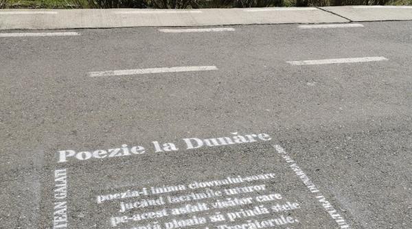 faleza dunarii din galati decorata cu poezii pe asfalt galerie foto