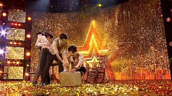 art of robots golden buzz la romanii au talent se mirau ca noi ne miram de ei n am mai vazut niciodata asta cel mai bun numar