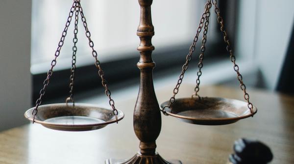 desfiintare siij  judecatorii gabriela baltag si evelina oprina  scrisoare adresata parlamentului  nu lasati fariseii sa ia locul invatatorilor